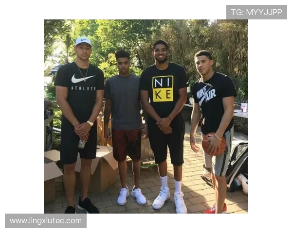 拉塞尔筹办高尔夫盛会布克克里斯蒂以赛亚联袂登场