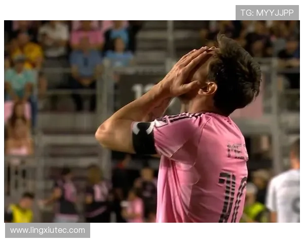 坎比亚索妙传助攻戴维单刀突入禁区小角度劲射被门将神勇化解