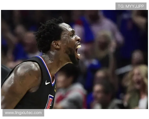 贝弗利现身快船主场 球迷齐声欢呼他名字成焦点